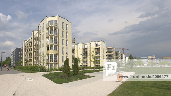 Moderner Wohnungsbau mit Grünflächen  Arnulfpark  München  Oberbayern  Bayern  Deutschland  Europa
