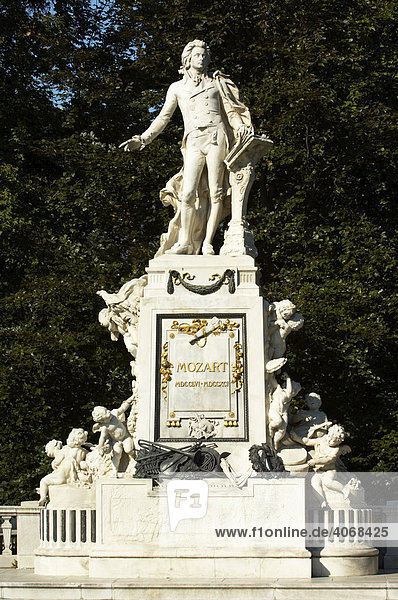 Mozartdenkmal im Stadtpark  Wien  Österreich  Europa