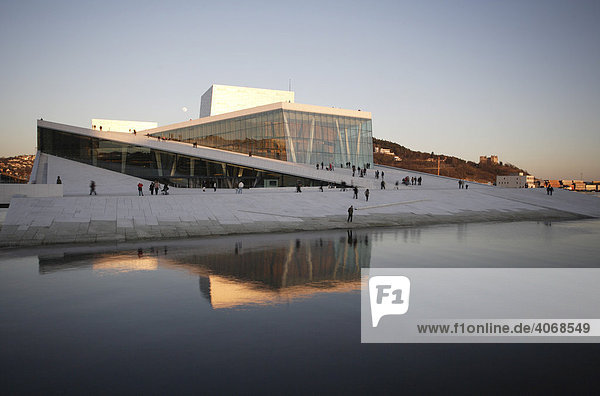 Oper Oslo am Oslofjord mit begehbarem Dach aus Carrara Marmor, Oslo, Norwegen, Skandinavien, Europa
