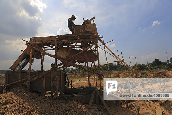 Arbeiter in Diamanten-Mine  Cempaka  Süd-Kalimantan  Borneo  Indonesien  Südostasien