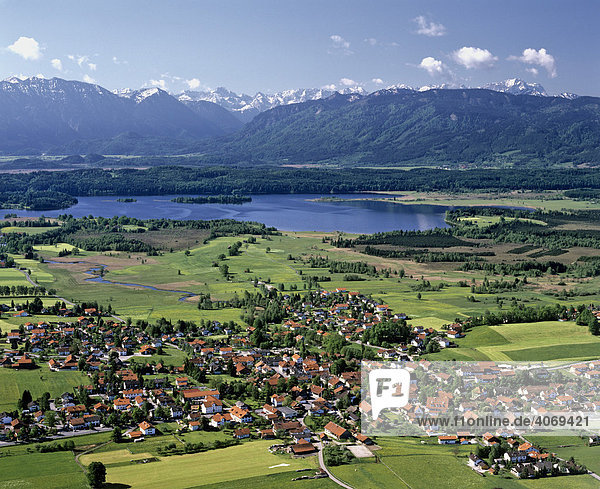 Uffing am Staffelsee  Blaues Land  Wettersteingebirge  Oberbayern  Bayern  Deutschland  Europa  Luftbild