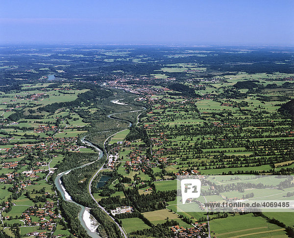 Isarauen zwischen Lenggries und Bad Tölz  Tölzer Land  Isarwinkel  Oberbayern  Bayern  Deutschland  Europa  Luftbild