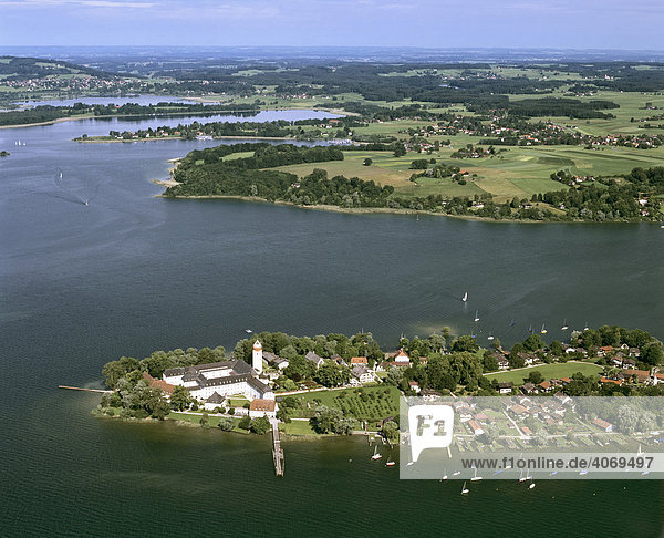 Frauenchiemsee  Fraueninsel  Kloster Frauenwörth  Chiemsee  Oberbayern  Bayern  Deutschland  Europa  Luftbild