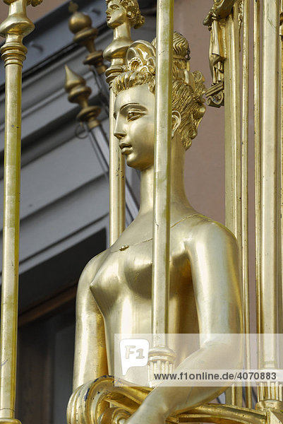Statue der Prinzessin Turandot  einer Figur aus dem Theaterstück Turandot von Carlo Gozzi  vor dem Vakhtangov Theater in der Arbat Straße  Moskau  Russland