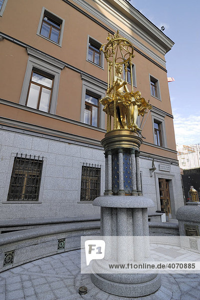 Statue der Prinzessin Turandot  einer Figur aus dem Theaterstück Turandot von Carlo Gozzi  vor dem Vakhtangov Theater in der Arbat Straße  Moskau  Russland