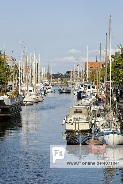 Boats moored at Christianshavns Canal  Copenhagen  Denmark  Scandinavia  Europe