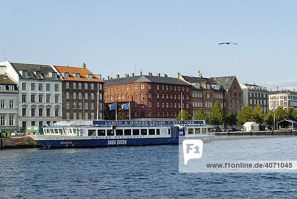 Restaurantschiff an Anlegestelle  Kopenhagen  Dänemark  Europa