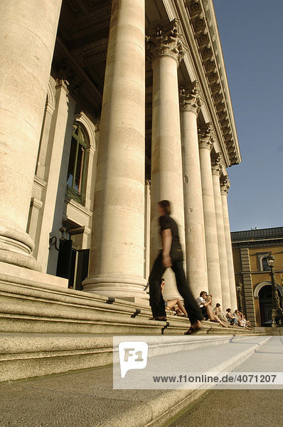 Haupteingang Nationaltheater am Max-Joseph-Platz München Oberbayern Bayern Deutschland Europa