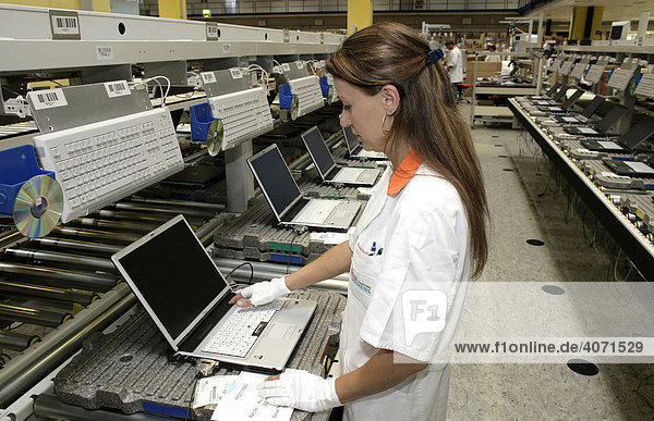 Employee of the computer production at the function test  final inspection of a notebook at the Fujitsu Siemens GmbH in Augsburg  Bavaria  Germany  Europe