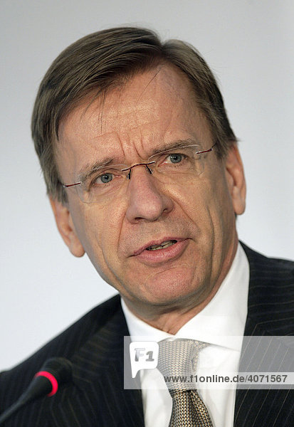 Hakan Samuelsson  Vorstandsvorsitzender der MAN AG  am 06.02.2007 während der Bilanzpressekonferenz in München  Bayern  Deutschland  Europa