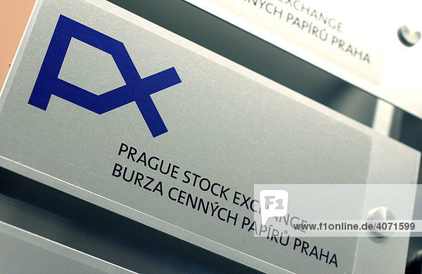 Hinweisschild mit Logo in dem Gebäude der Börse Prag in Prag  Tschechische Republik  Europa