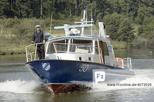 Wasserschutzpolizei  Polizeiboot WSP 50 auf dem Main-Donau-Kanal bei Beilngries  Bayern  Deutschland  Europa