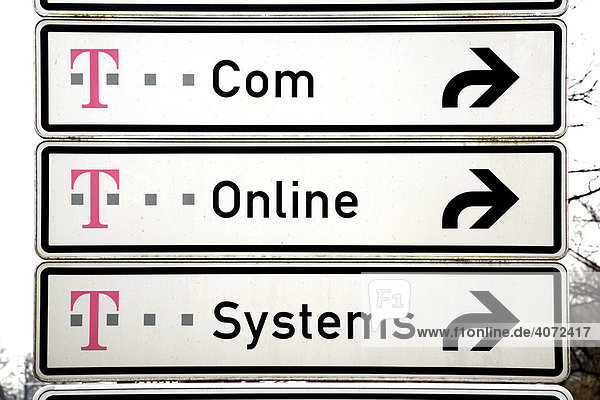 Hinweisschild zu den Bürogebäuden von T-Systems  T-Online und T-Com der Deutschen Telekom in Darmstadt  Hessen  Deutschland  Europa