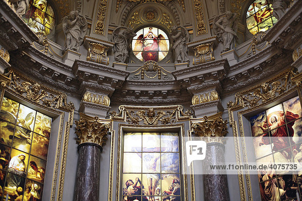 Kathedralfenster im Berliner Dom  Berlin  Deutschland  Europa