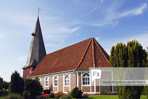 Historische Kirche St. Marien  Marienkirche  in Hollern Twielenfleth  Altes Land  Niedersachsen  Deutschland  Europa