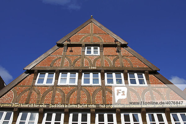 Historisches Fachwerkhaus am Westfleth in der Altstadt von Buxtehude  Altes Land  Niedersachsen  Deutschland  Europa
