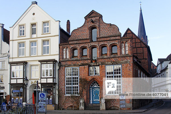 Historische Häuser in Lüneburg  Lüneburger Wasserviertel in der Altstadt  Am Stintmarkt  Hansestadt Lüneburg  Niedersachsen  Deutschland  Europa