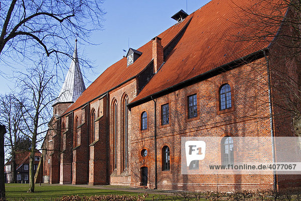 Historische gotische Hallenkirche  Dom St. Petri et Pauli zu Bardowick  Kreis Lüneburg  Niedersachsen  Deutschland  Europa