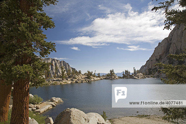 Lone Pine Lake See auf über 3000 m Höhe auf dem Mount Whitney im Sierra Nevada Gebirge Inyo Nationalforst Kalifornien USA
