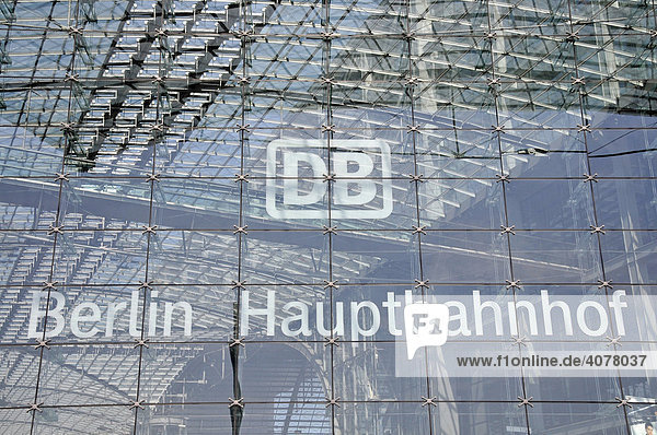 Schriftzug Berlin Hauptbahnhof  Lehrter Bahnhof  Berlin  Deutschland  Europa