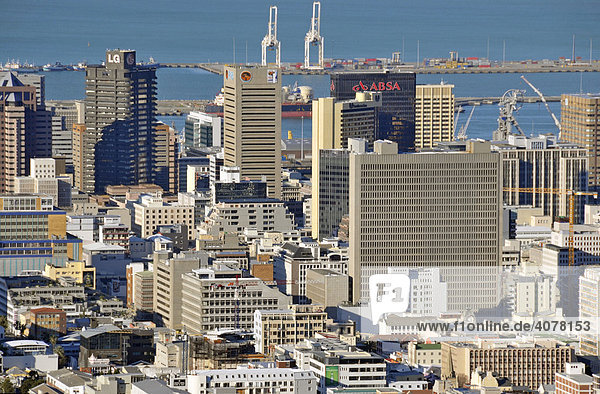 Blick vom Signal Hill auf die moderne Innenstadt von Kapstadt  Südafrika  Afrika