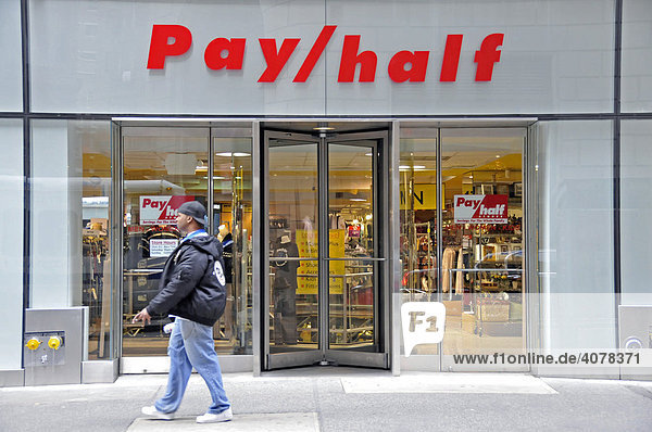 Pay half  cheap shop in Manhattan  New York City  USA
