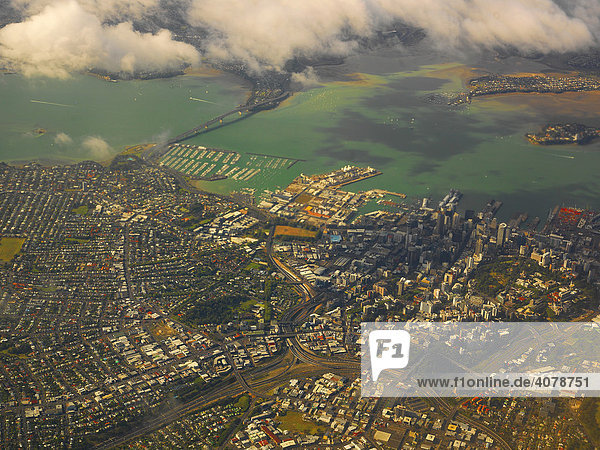 Landeanflug mit einer Linienmaschine auf Auckland  Neuseeland