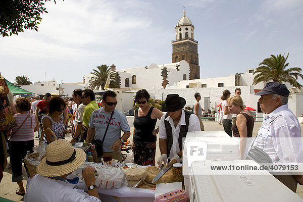 Shopping on the Sunday market in Teguise  Lanzarote  Canary Islands  Spain  Europe