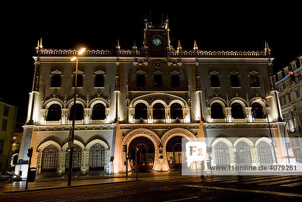 Rossio Bahnhof bei Nacht  Lissabon  Portugal  Europa