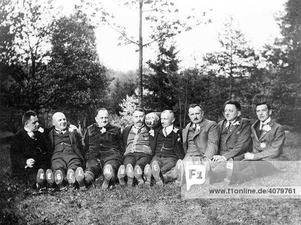 Historische Aufnahme  der Kegelclub Halte fest  ca. 1920