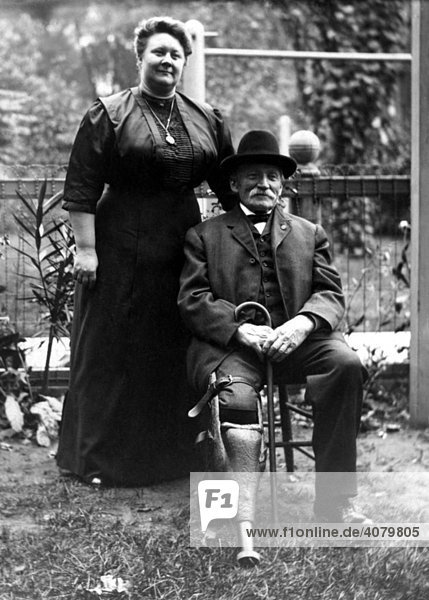 Historische Aufnahme  Paar  Mann mit Prothese  ca. 1915
