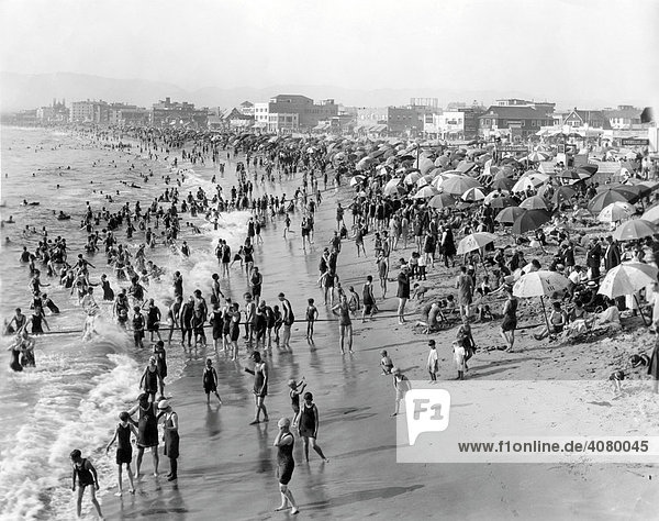Historische Aufnahme Badestrand Ostsee ca. 1930