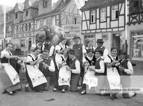 Historische Aufnahme  Weinfest  ca. 1925