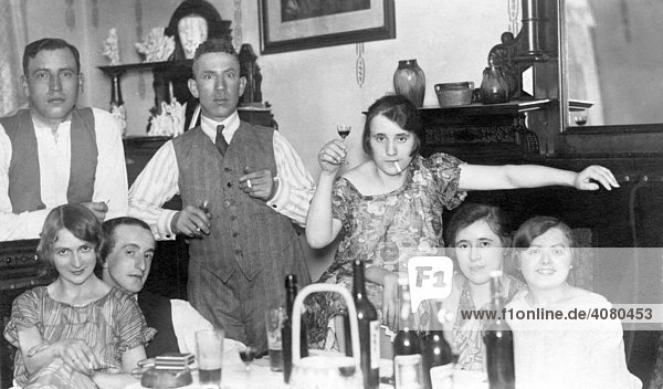 Historische Aufnahme  coole Familie  ca. 1923