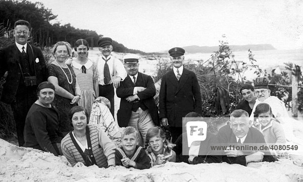 Familienausflug an die Ostsee  historische Aufnahme  ca. 1922