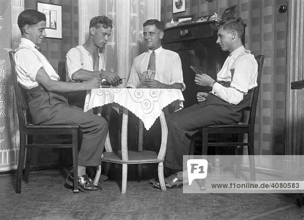 Vier Kartenspieler  historische Aufnahme  ca. 1932