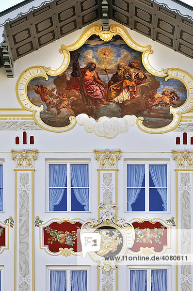 Fassade mit Lüftlmalerei  Rathaus  Bad Tölz  Bayern  Deutschland