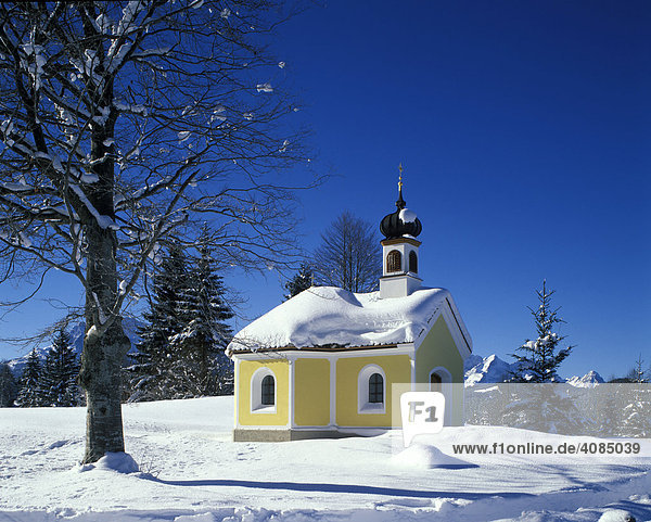Mittenwald Oberbayern Deutschland Kapelle Maria Rast am Weg zum Kranzberg