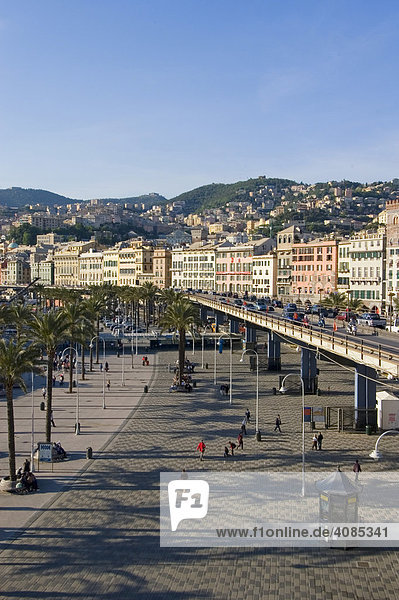 Genua Genova Ligurien Italien Stadtautobahn am Hafen