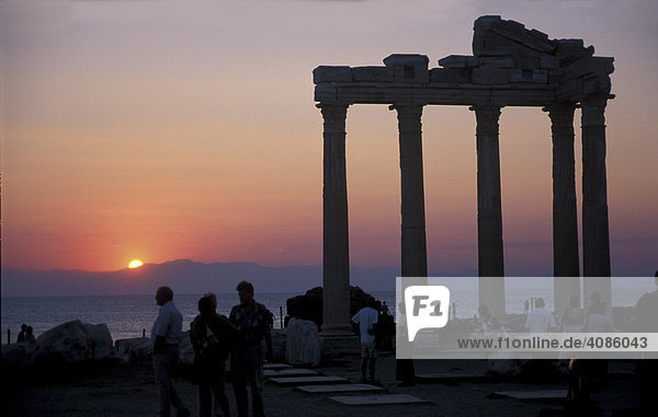 Side Türkei Mittelmeerküste Tempel des Apoll und der Athena Ende 2. Jh. vor Chr. Sonnenuntergang