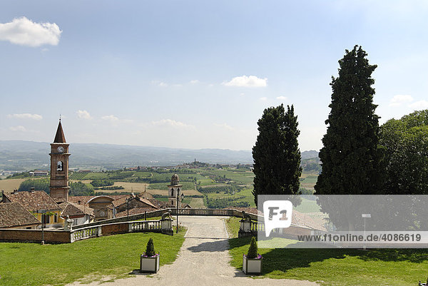 Govone im Roero zwischen Alba und Asti Piemont Piemonte Italien