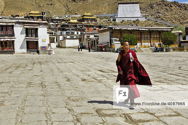 Mönch  Jamkhang Chenmo Kloster  Tashilhunpo  Tibet  Asien