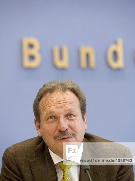 Frank BSIRSKE  Vorsitzender der Gewerkschaft ver.di  in der Bundepressekonferenz  BERLIN  DEUTSCHLAND.