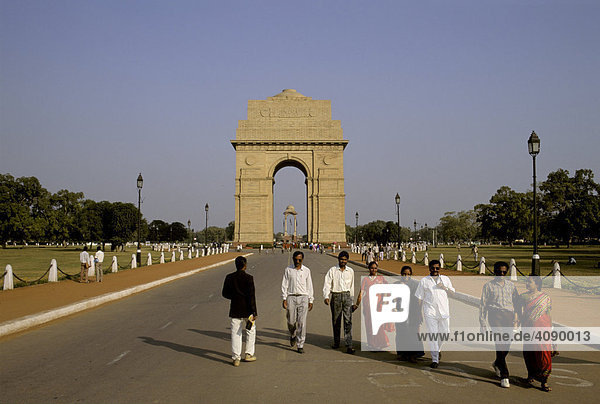 Inder aus Gujarath spazieren vorm India Gate  Neu Dehli  Indien