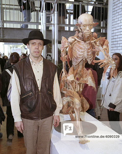 Mannheim  DEU  30.10.1997  Erste Koerperwelten Ausstellung Weltweit im Landesmuseum fuer Technik und Arbeit in Mannheim  Gunther von Hagen