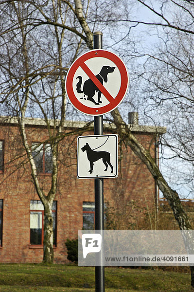 Verbotsschild  Hundescheisse  Hundekot  Hundetoilette  Hunde an die Leine  Dortmund  NRW  Nordrhein Westfalen  Deutschland