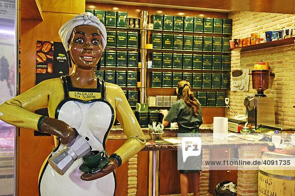Schwarzhaeutige Werbefigur  Puppe  Frau  Tee und Kaffee Shop  Markthalle  Alicante  Spanien