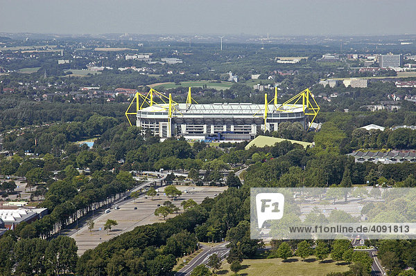 Blick vom Florianturm auf das Westfalenstadion (Signal Iduna Park)  Dortmund  Ruhrgebiet  Nordrhein-Westfalen  NRW  Deutschland