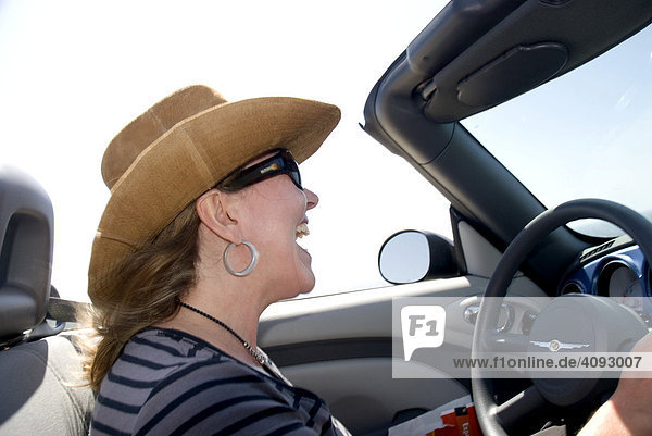 Frau im Cabrio  Kalifornien  USA