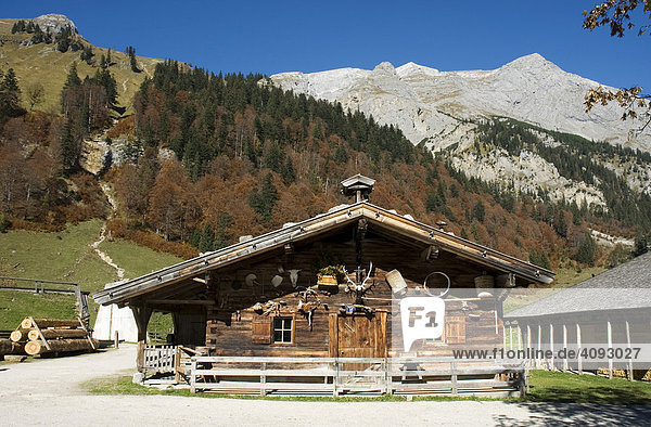 Almhütte in Eng  Vomp  Tirol  großer Ahornboden  Österreich